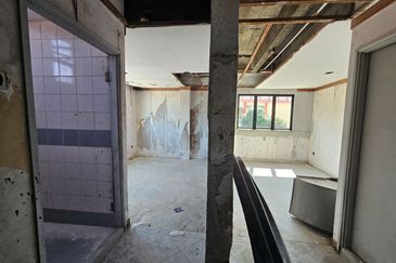 Multi Purpose Commercial 8 Level Building For Rent in Melaka Town