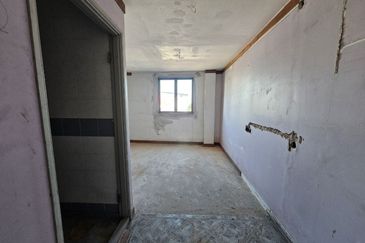 Multi Purpose Commercial 8 Level Building For Rent in Melaka Town