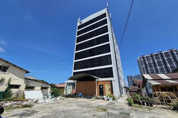 Multi Purpose Commercial 8 Level Building For Rent in Melaka Town