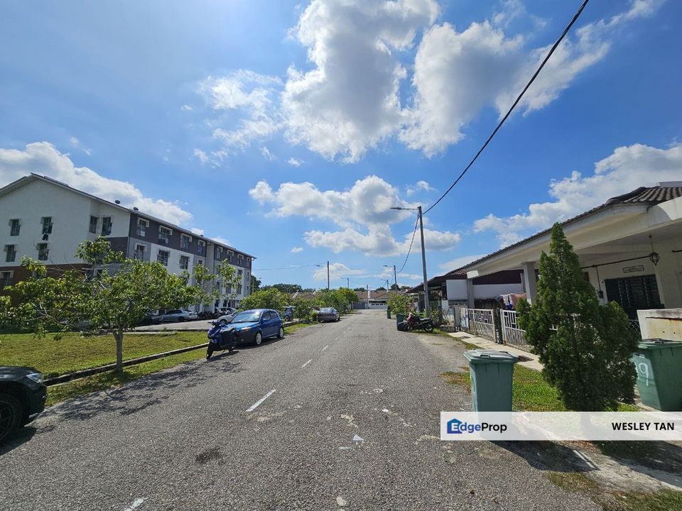  Single Storey Terrace Partially Fitted 3rooms Extra Parking Face Field, Melaka, Bukit Katil