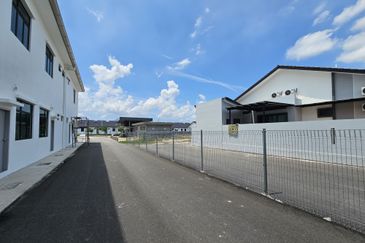 Botani Parkland Jasin Mainroad Side By Side Shop Ready for Franchise