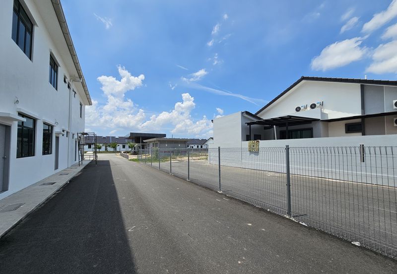 Botani Parkland Jasin Mainroad Side By Side Shop Ready for Franchise