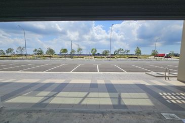 Botani Parkland Jasin Mainroad Side By Side Shop Ready for Franchise