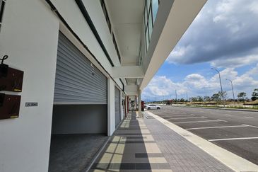 Botani Parkland Jasin Mainroad Side By Side Shop Ready for Franchise