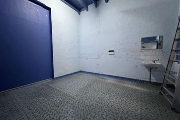 Jalan Chan Koon Cheng, Bandar Hilir 2 Storey Shop for Rent 