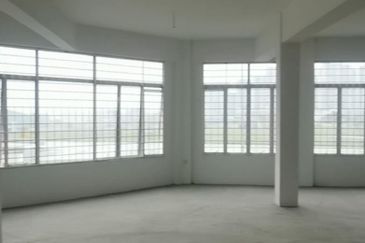 Bangi Avenue 3 Storey Corner Shoplot