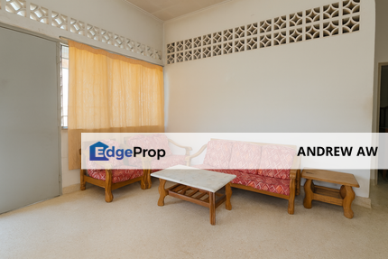 Bright & Spacious - End Lot Walking Distance to Market, Pahang, Kuantan