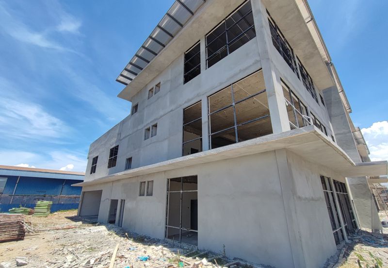 LAST 2 UNITS - NEW 3 STOREY FACTORY IN GONG BADAK