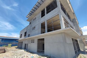 LAST 2 UNITS - NEW 3 STOREY FACTORY IN GONG BADAK