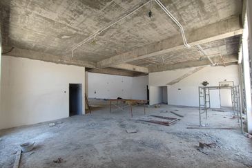 LAST 2 UNITS - NEW 3 STOREY FACTORY IN GONG BADAK