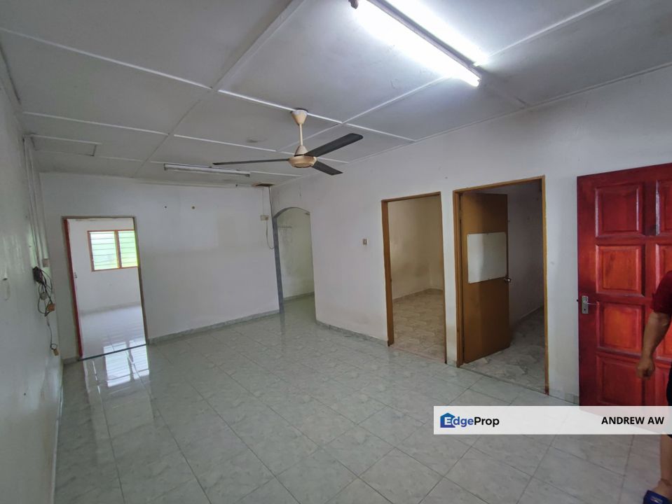 Spacious Freehold Corner House with Huge Compound Only RM250K!, Terengganu, Kemaman