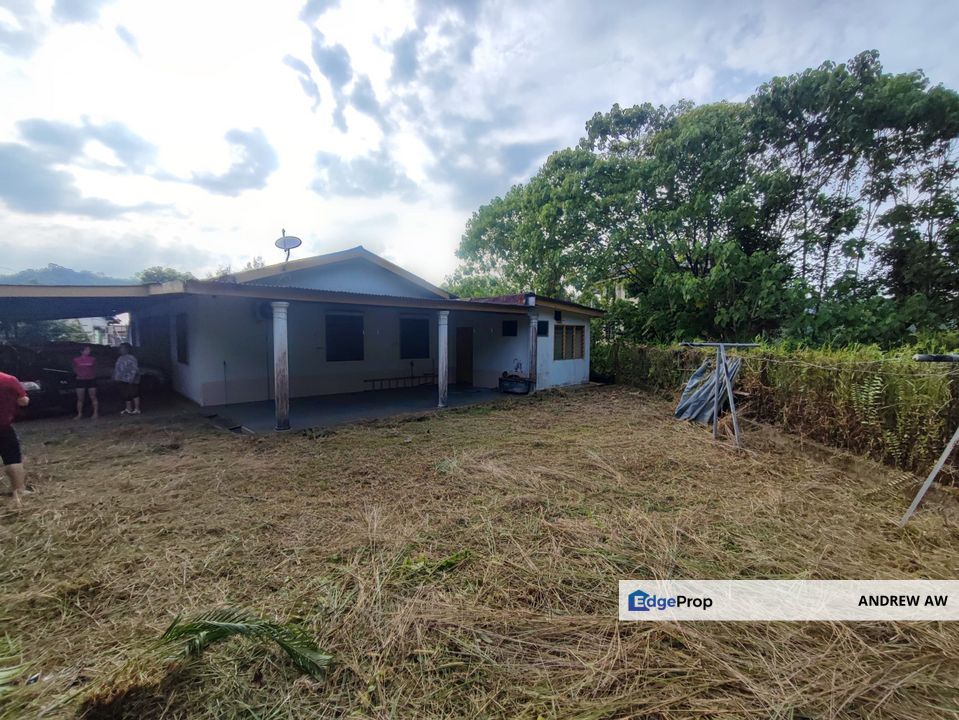 Spacious Freehold Corner House with Huge Compound Only RM250K!, Terengganu, Kemaman