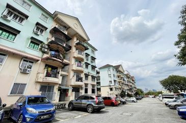 Flat Taman Kinrara