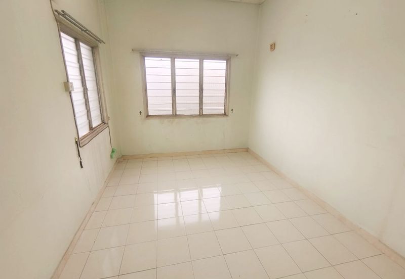 Flat Taman Kinrara