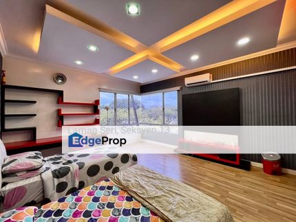 CORNER LOT 3 Storey Semi Detached House Laman Seri Seksyen 13 Shah Alam, Selangor, Shah Alam
