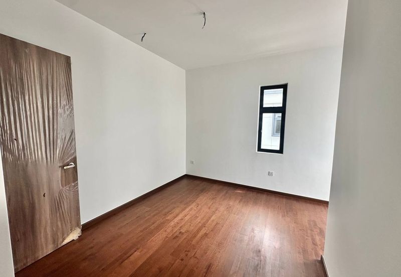 Elmina Hijauan Lapan (fasa A)