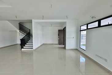 Elmina Hijauan Lapan (fasa A)