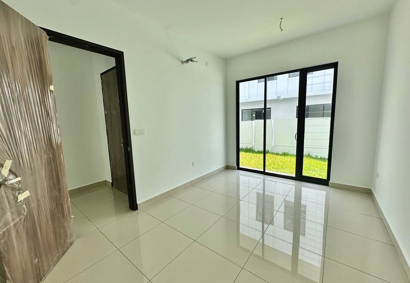 Elmina Hijauan Lapan (fasa A)