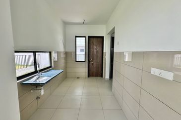 Elmina Hijauan Lapan (fasa A)