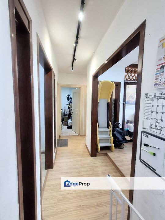 RENOVATED Desaminium Rimba Apartment Equine Seri Kembangan , Selangor, Puchong South