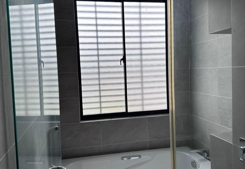 Reesia Elmina Garden