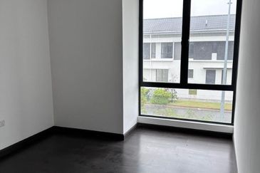 Reesia Elmina Garden