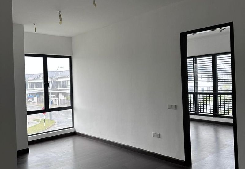 Reesia Elmina Garden