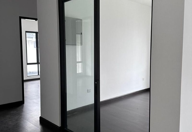 Reesia Elmina Garden