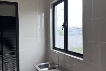 Reesia Elmina Garden