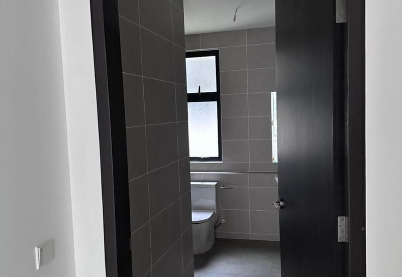 Reesia Elmina Garden