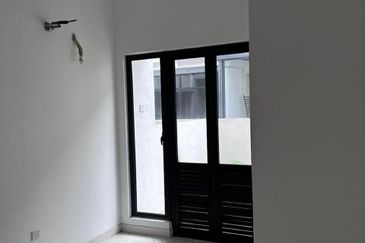 Reesia Elmina Garden