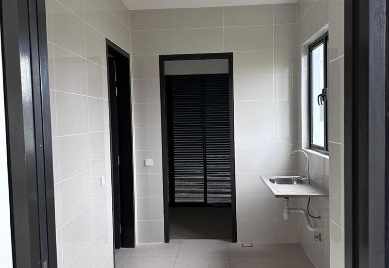 Reesia Elmina Garden