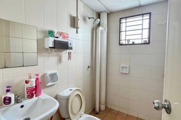 Akasia Apartment ( Setia Alam )