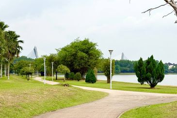 Perdana Lakeview East