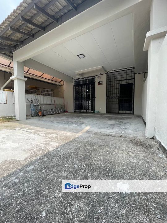 FACING OPEN Double Storey Terrace Taman Ixora Salak Tinggi Sepang , Selangor, Sepang