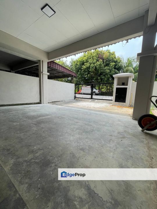 FACING OPEN Double Storey Terrace Taman Ixora Salak Tinggi Sepang , Selangor, Sepang