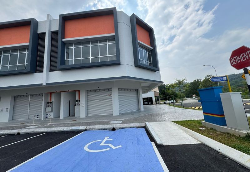 Puncak Alam