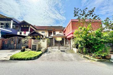 Jalan Suasana, Bandar Tun Hussein Onn