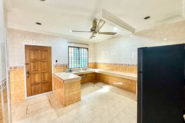 Jalan Suasana, Bandar Tun Hussein Onn