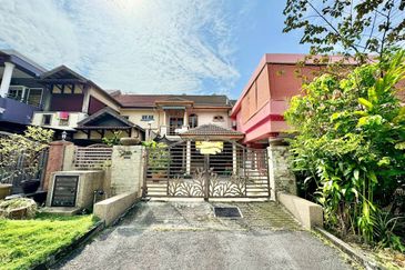 Jalan Suasana, Bandar Tun Hussein Onn