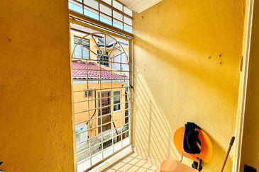 Jalan Suasana, Bandar Tun Hussein Onn