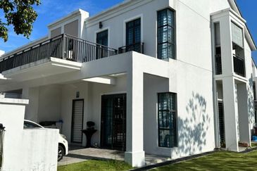 Monet Lily @ Sunsuria City