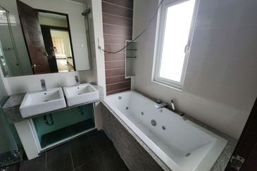 [FOR SALE] 3 Storey Bungalow Usj Height Subang Jaya