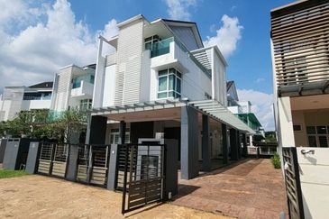 [FOR SALE] 3 Storey Bungalow Usj Height Subang Jaya