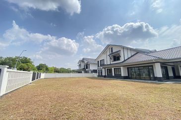 Hevea Elmina Gardens