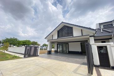 Hevea Elmina Gardens