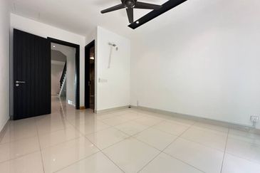 Duta Villa, Setia Alam