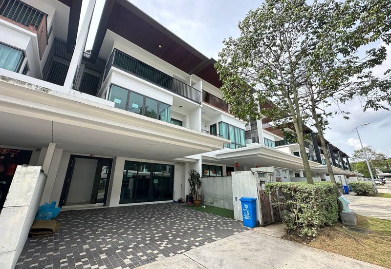 Duta Villa, Setia Alam