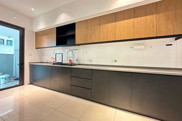 Duta Villa, Setia Alam