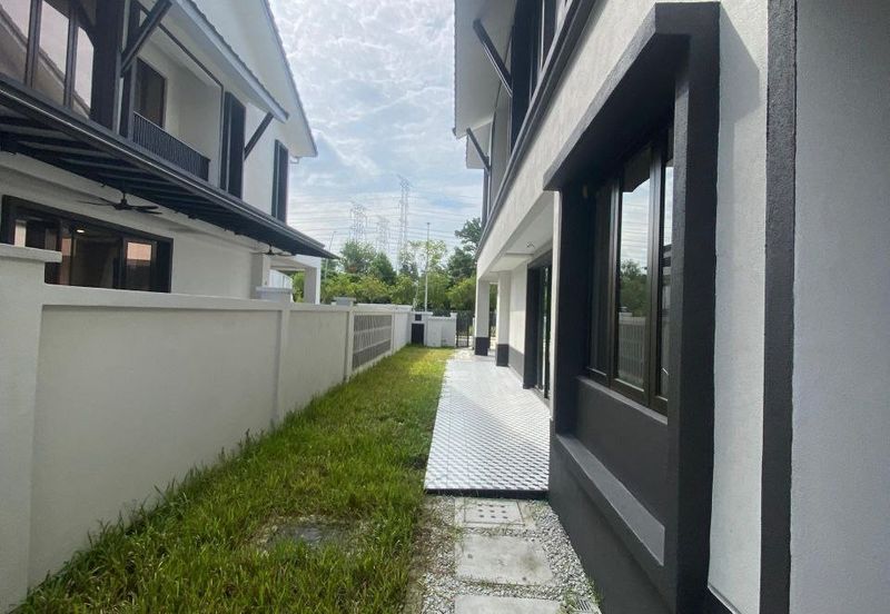 Hevea Elmina Gardens